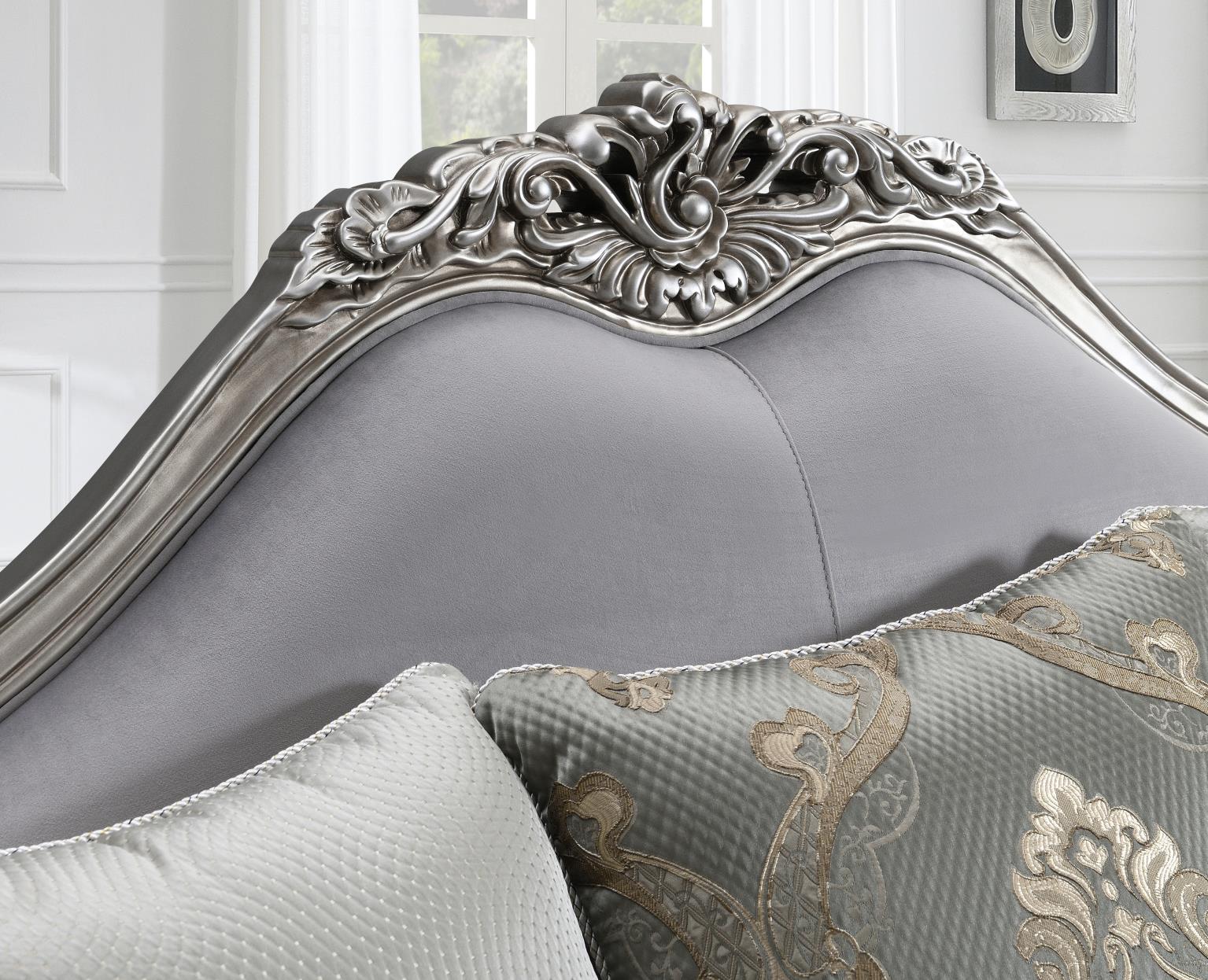 Uriah Living Collection