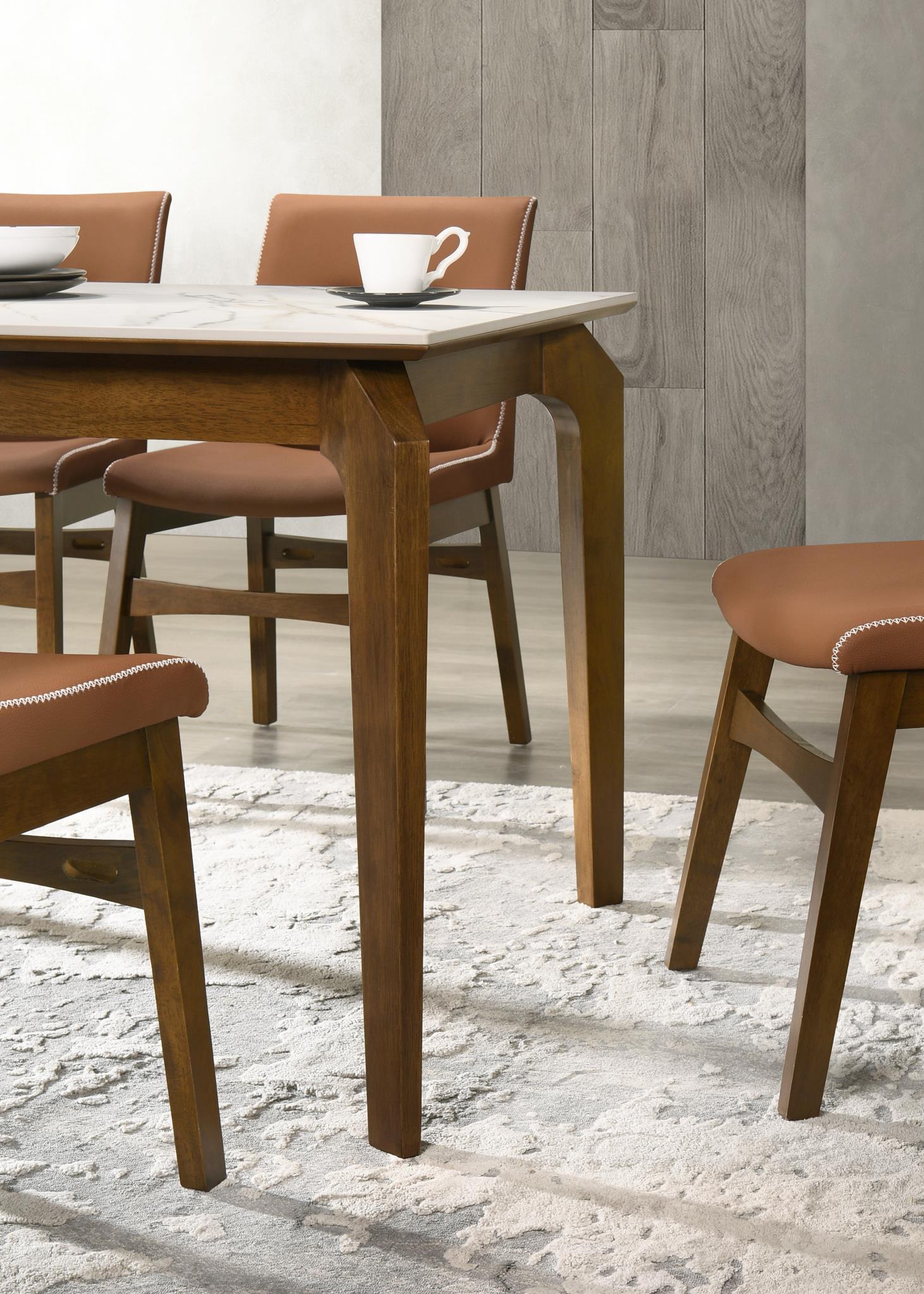 D124 Dining Room Set