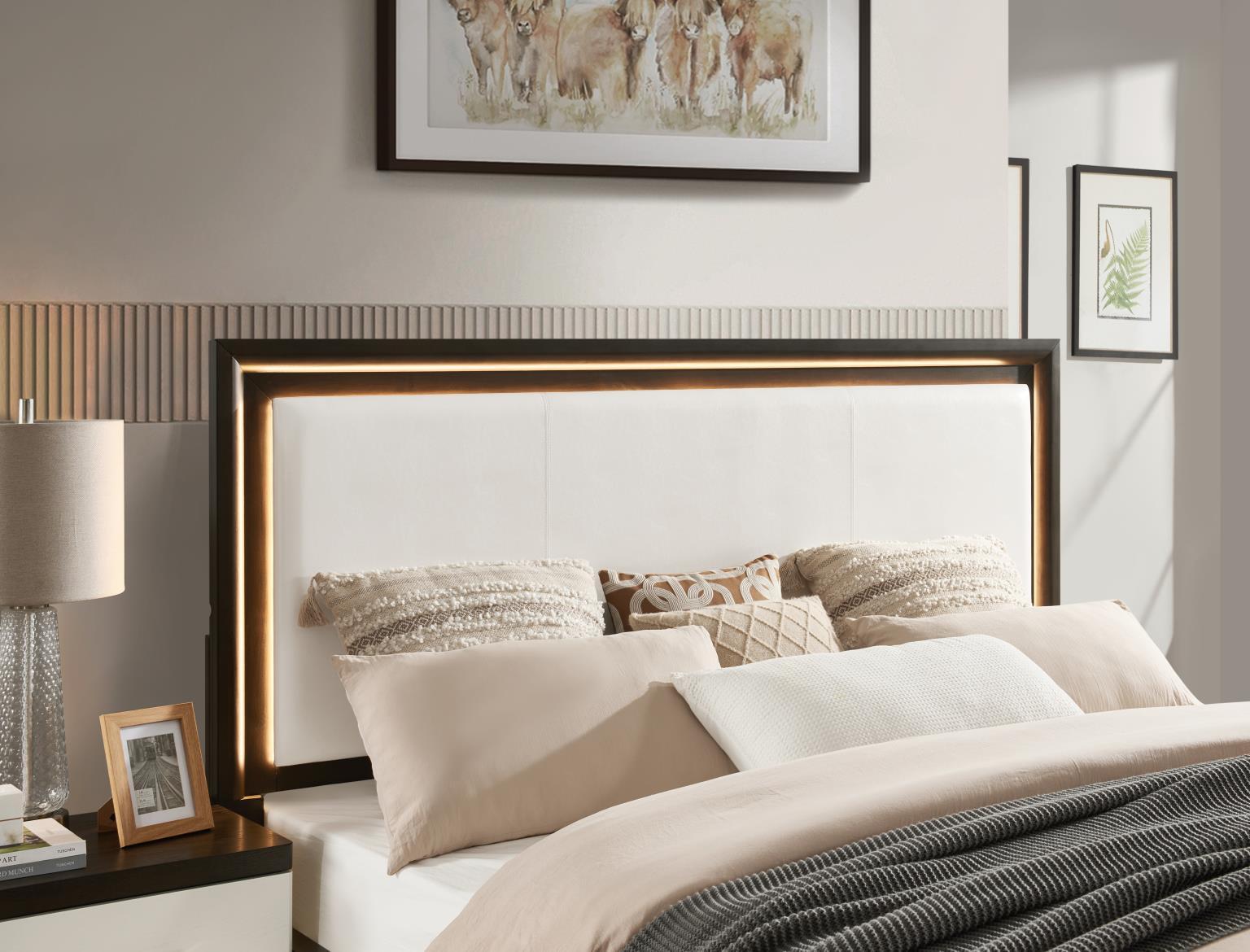 B126 White Bedroom Set