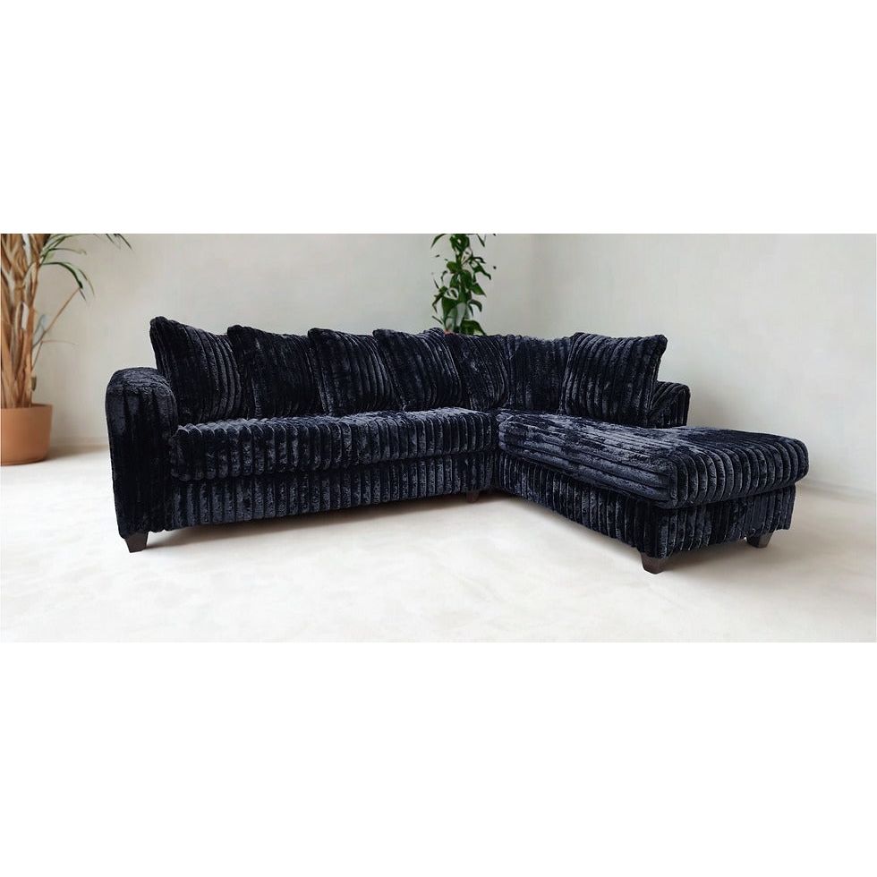 Gia Sectional with Chaise — Black