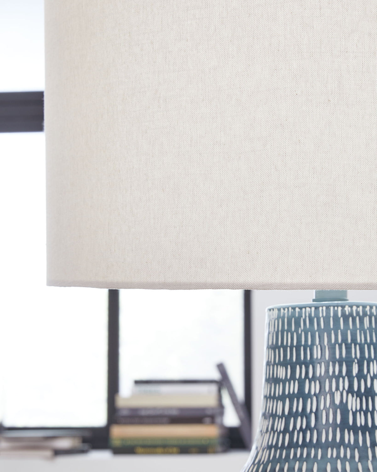 Schylarmont - Metal Table Lamp - Antique Gray / White โ view 3