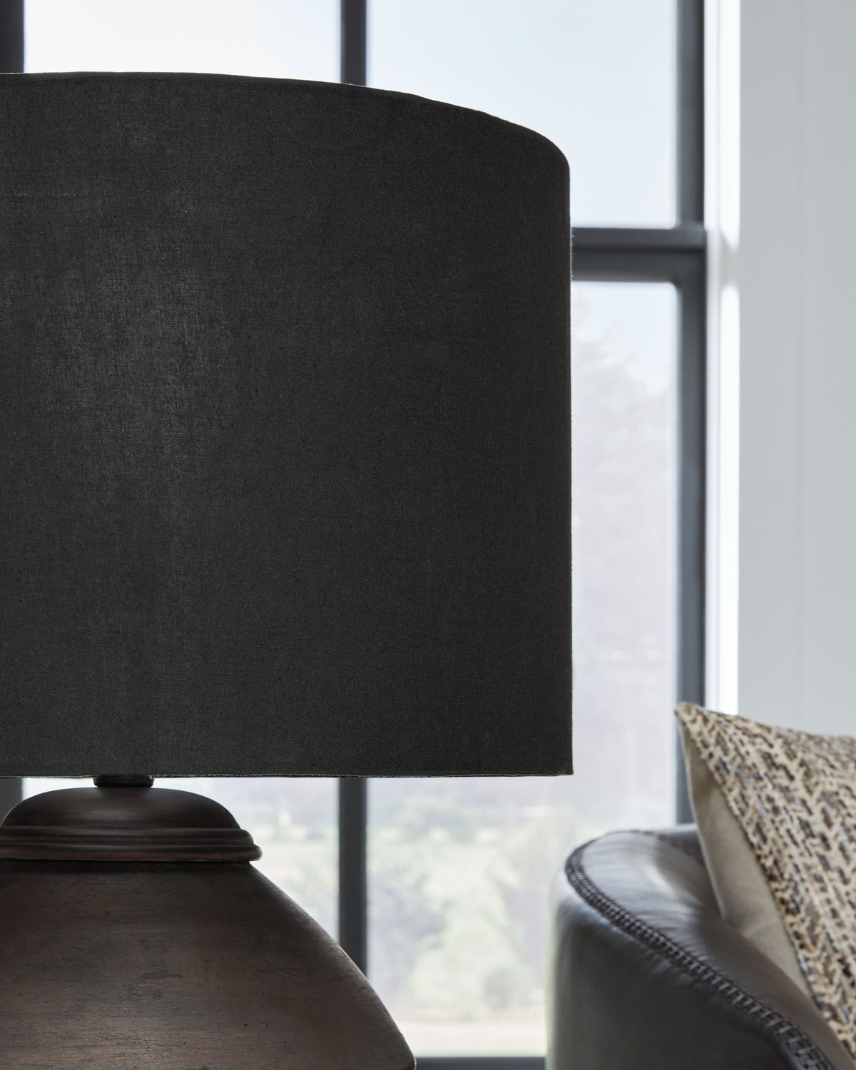 Naareman - Terracotta Table Lamp - Metallic Black — view 3
