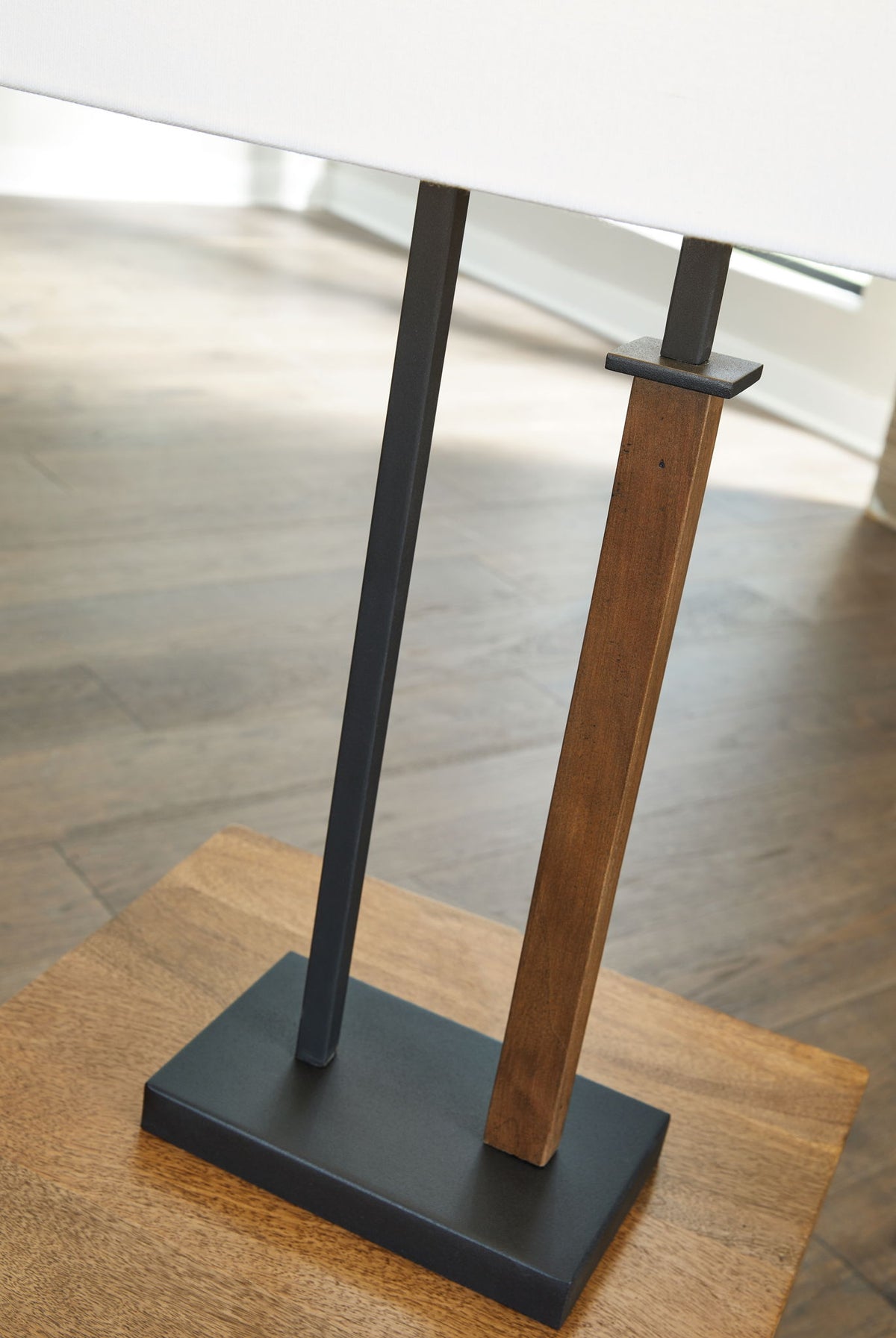 Voslen - Metal Table Lamp (Set of 2) - Black / Brown โ view 4