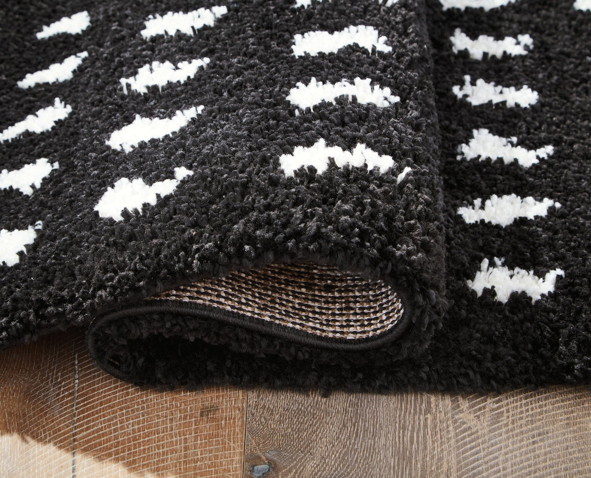 Minston - 5' x 7' Rug - Black / White — view 4