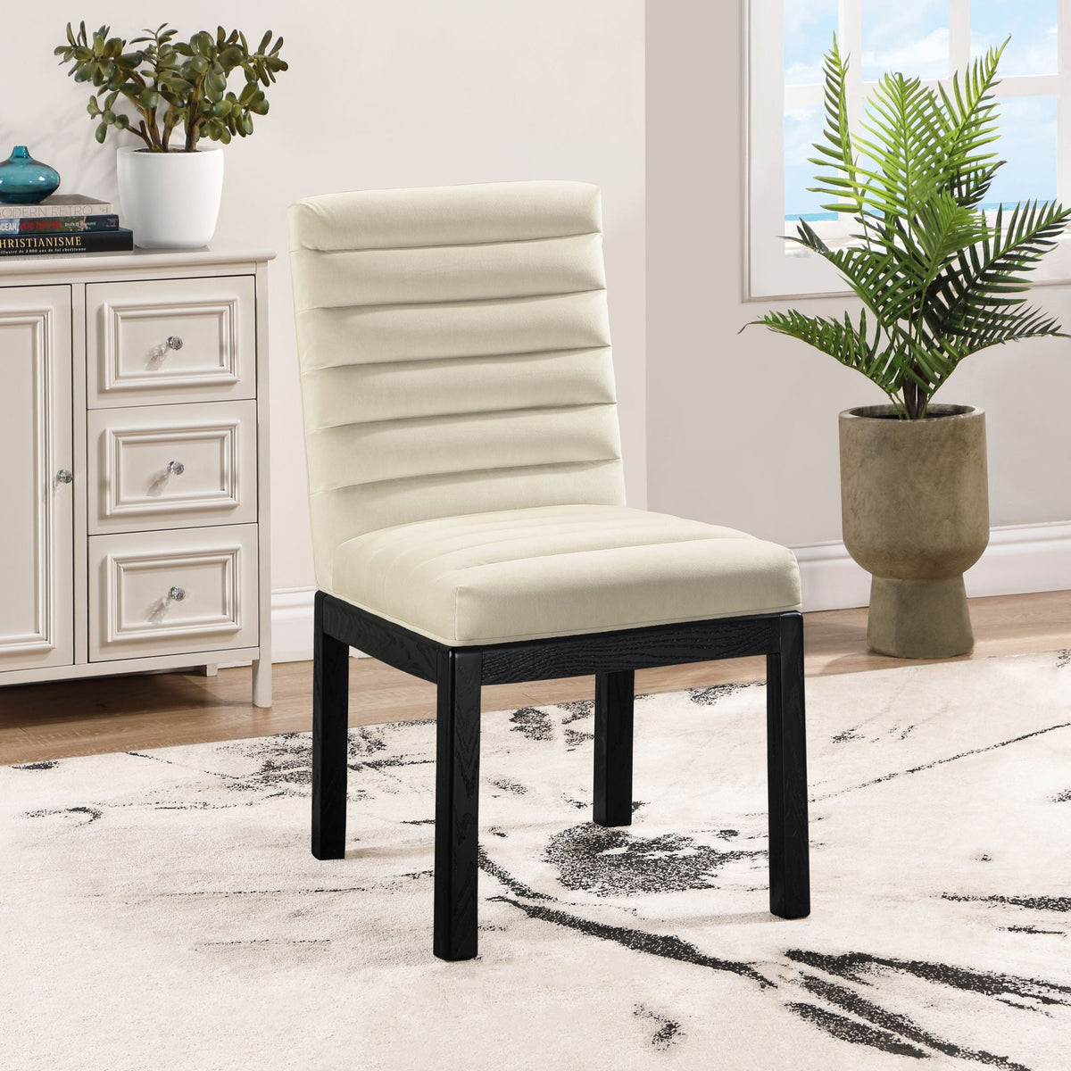 Evelyn - Dining Chair with Black Legs