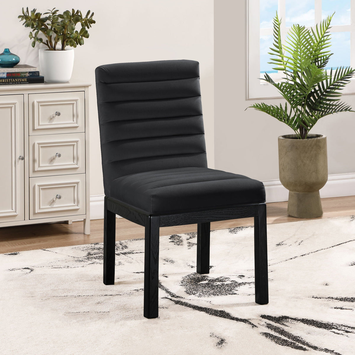 Evelyn - Dining Chair with Black Legs