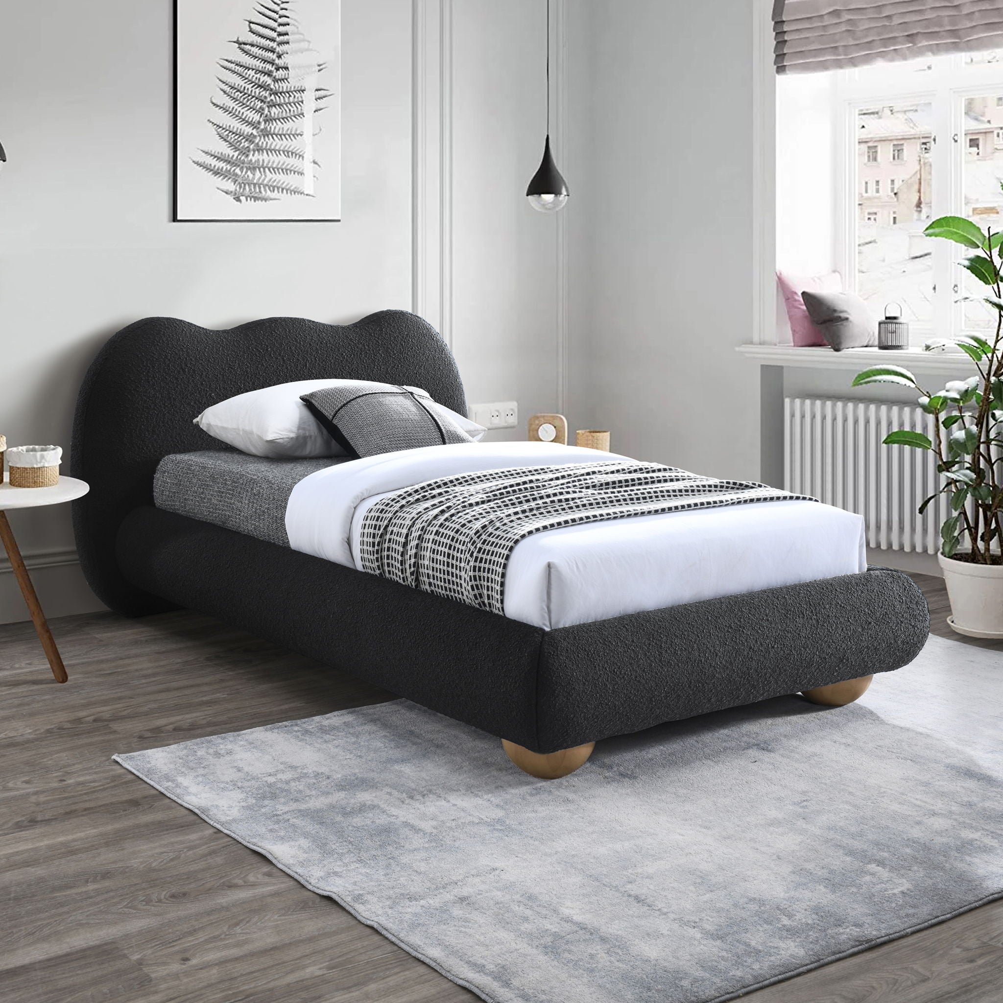 Hyde - Bed