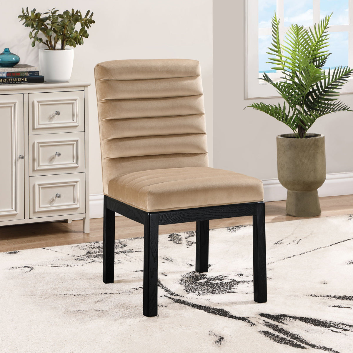 Evelyn - Dining Chair with Black Legs