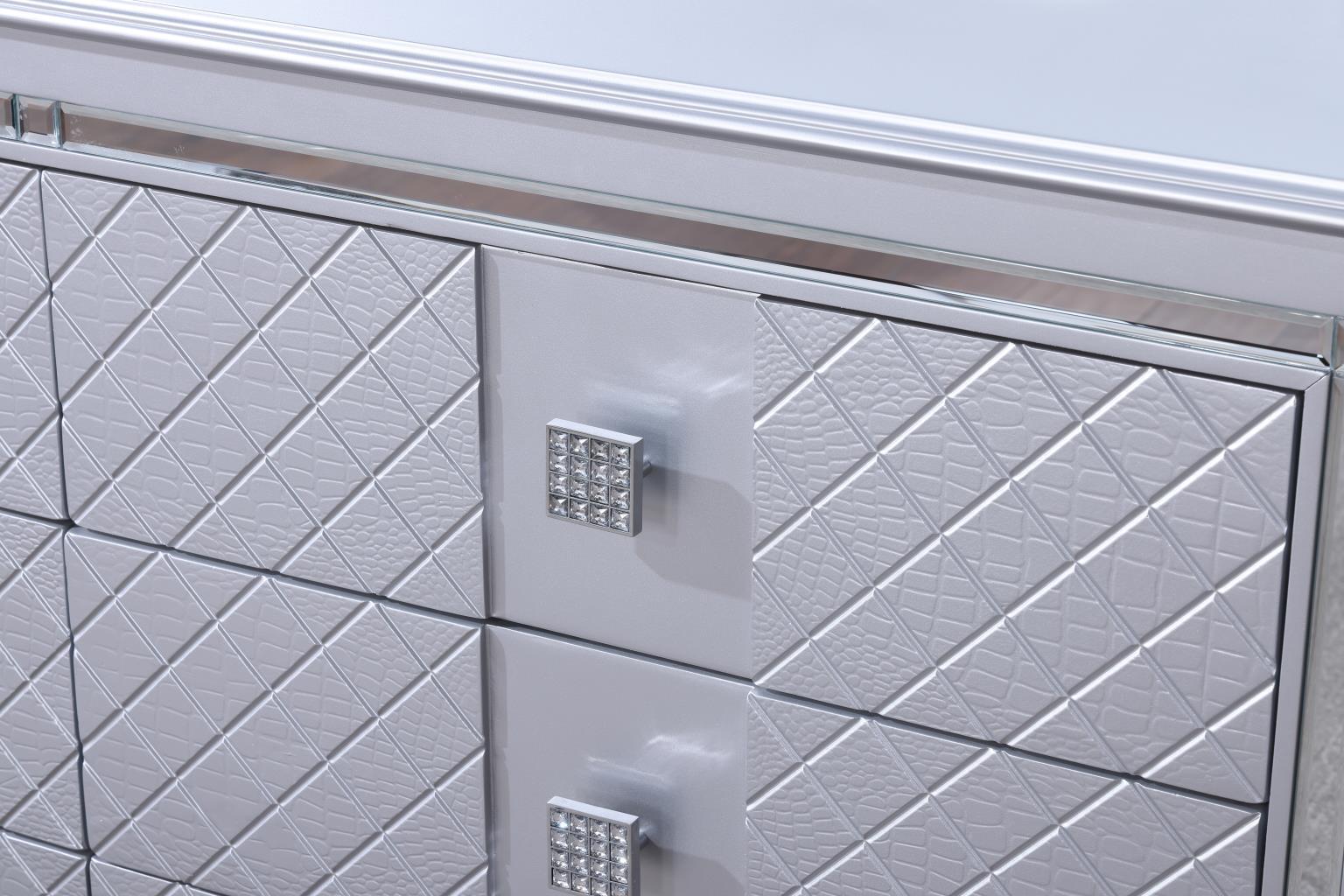 B048 - Dresser - Shimmer Silver