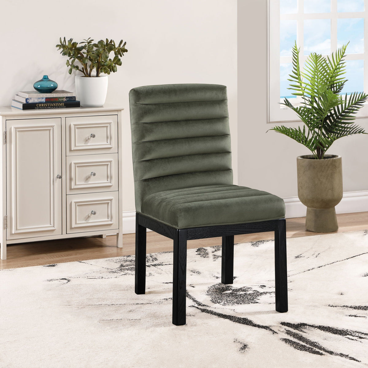 Evelyn - Dining Chair with Black Legs