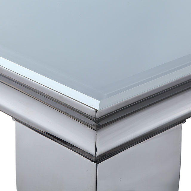 Neuveville Dining Collection