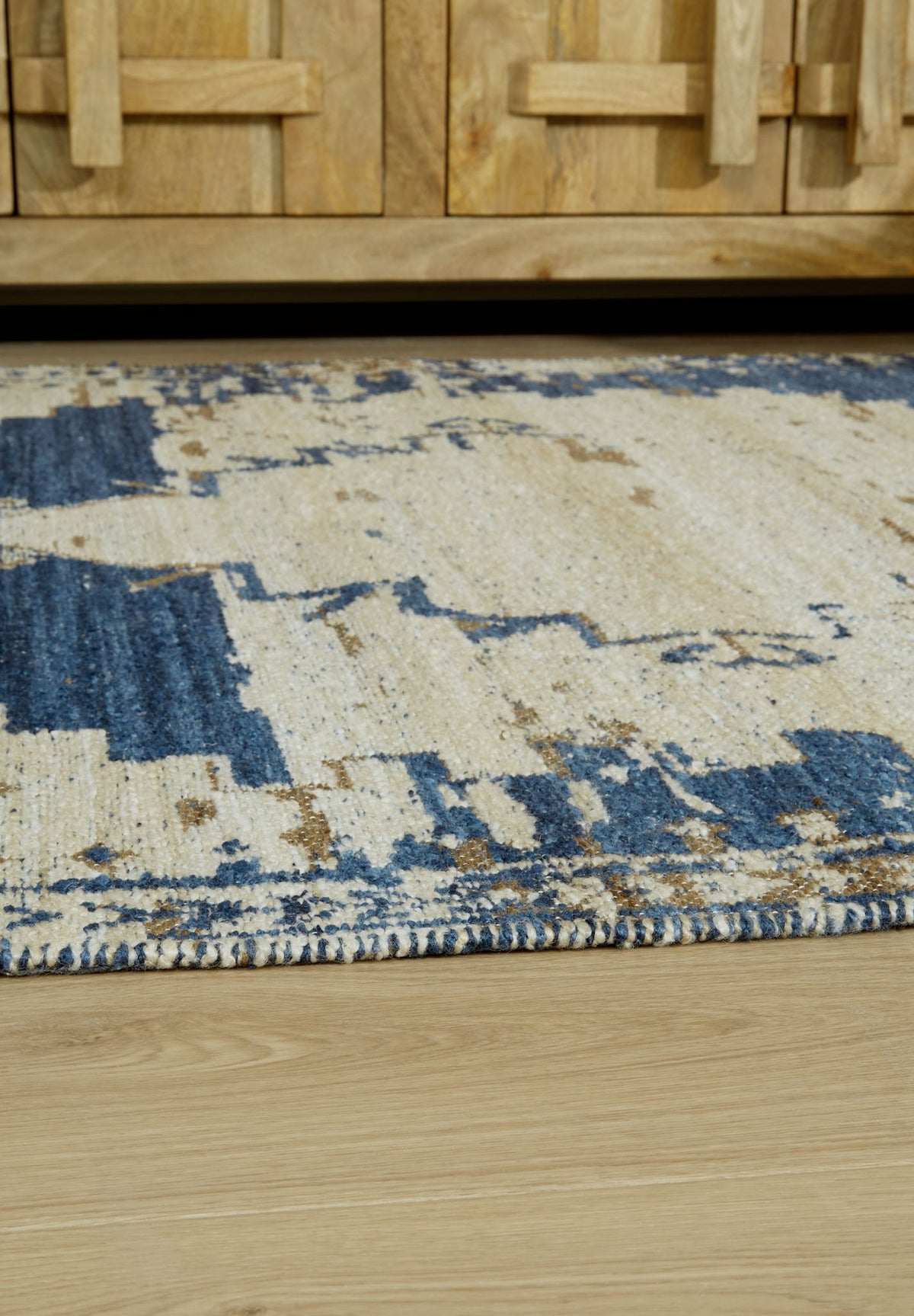 Varnler Decor — view 3