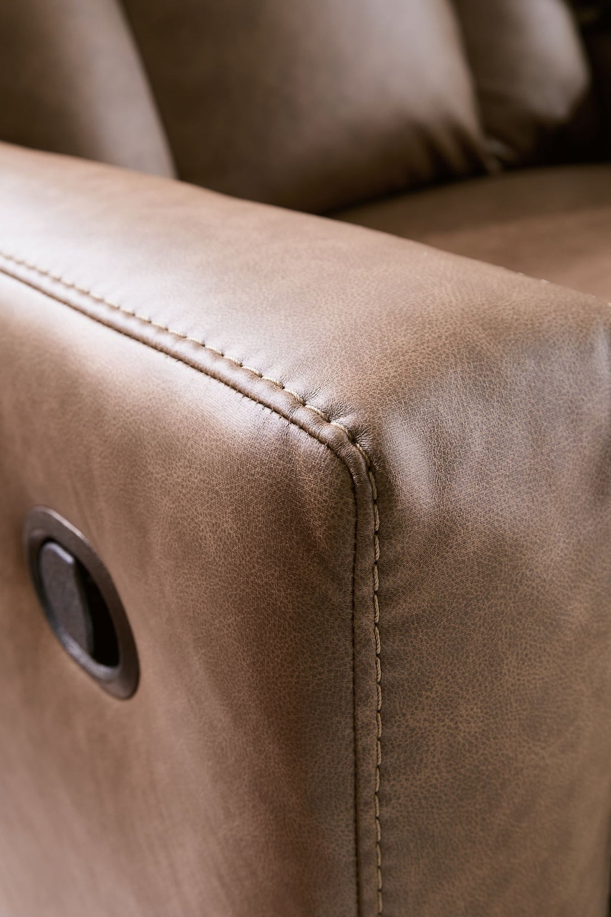 Mackmenville - Double Reclining Loveseat With Console - Caramel — view 9