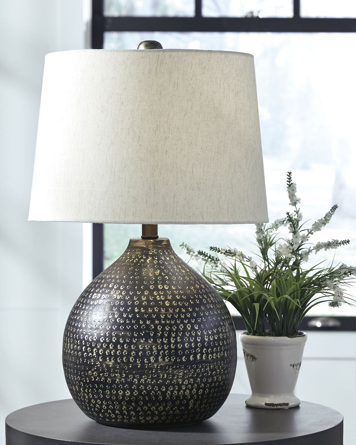 Maire - Metal Table Lamp  - Black / Gold Finish — view 2