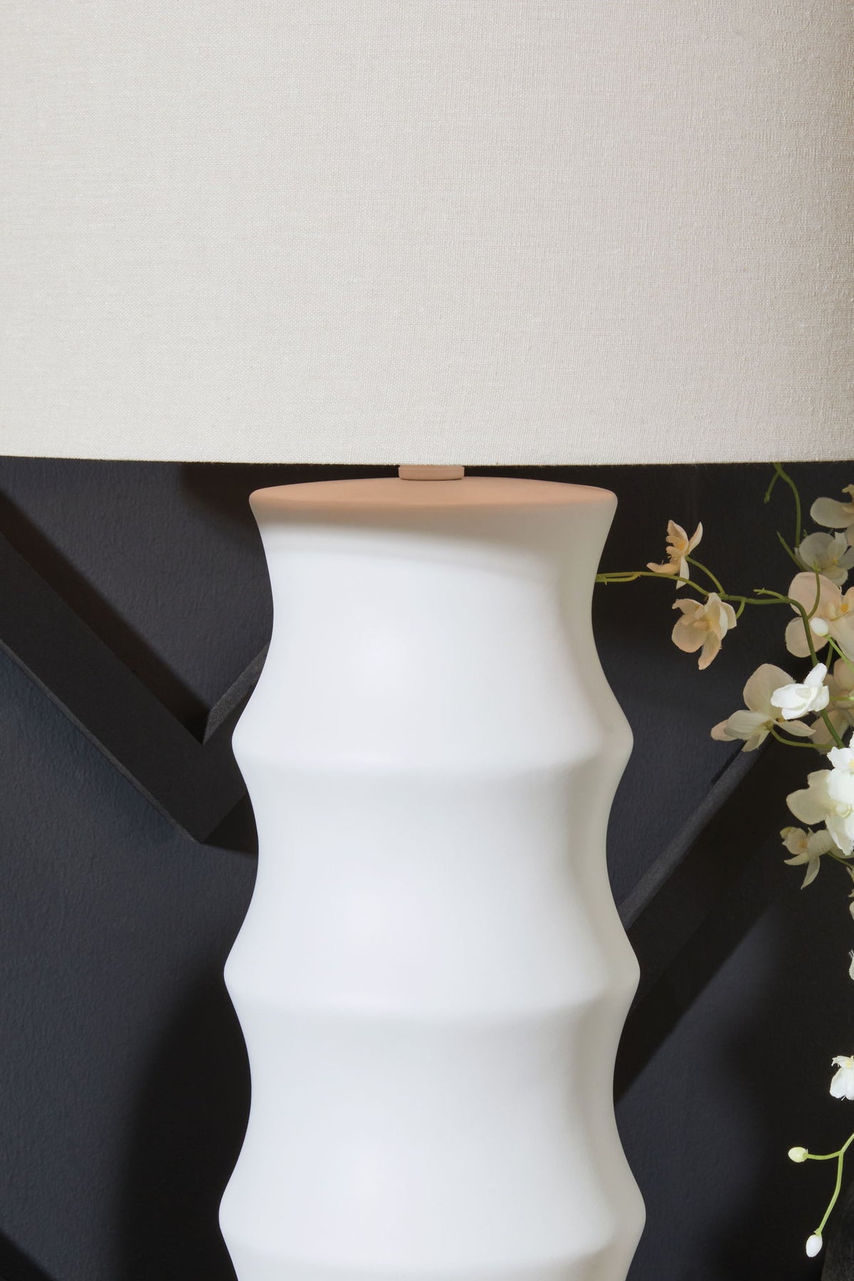 Veraleigh - Poly Table Lamp - White — view 3