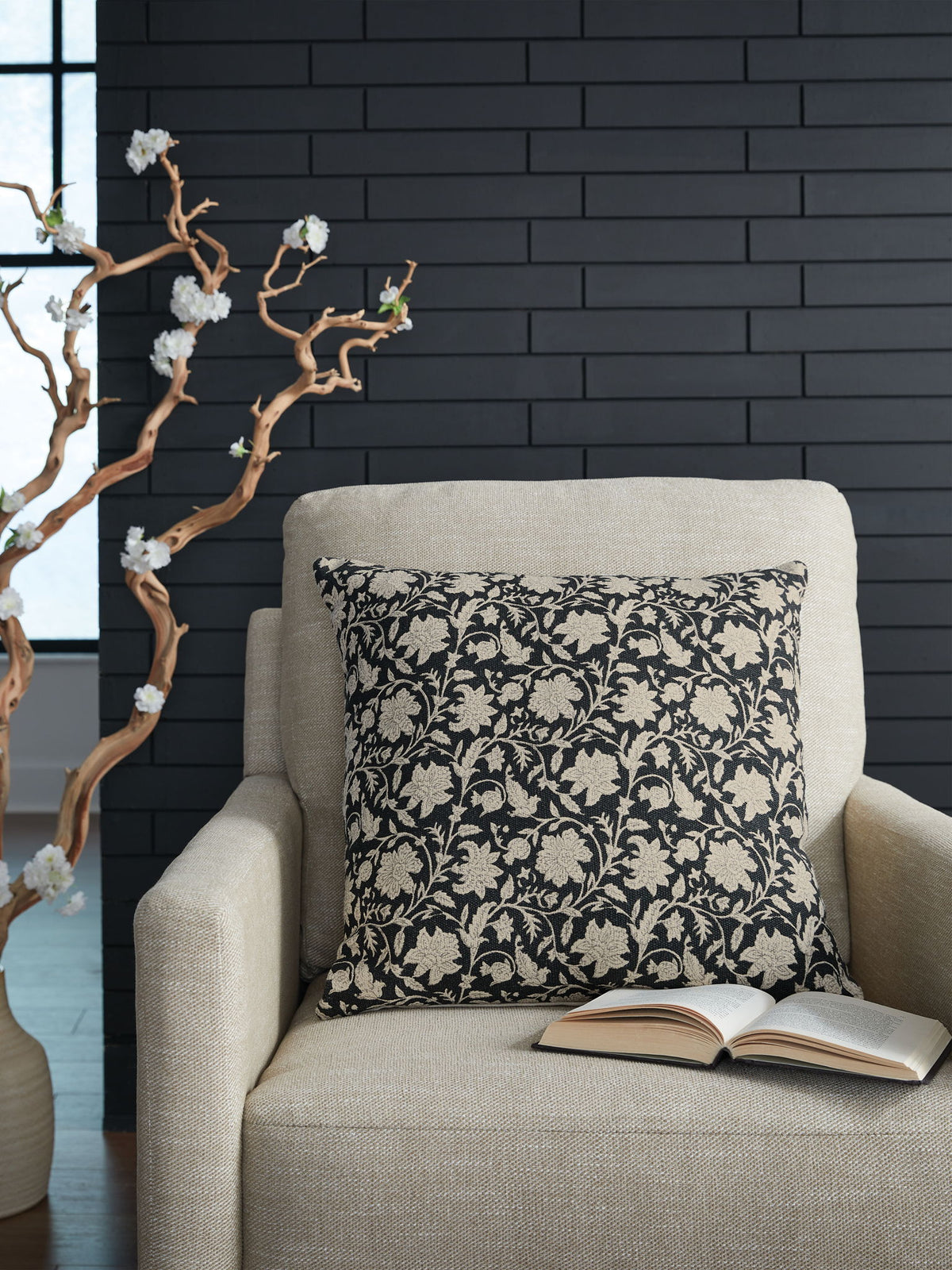 Alanderson - Pillow (Set of 4) - Black / Ivory — view 2