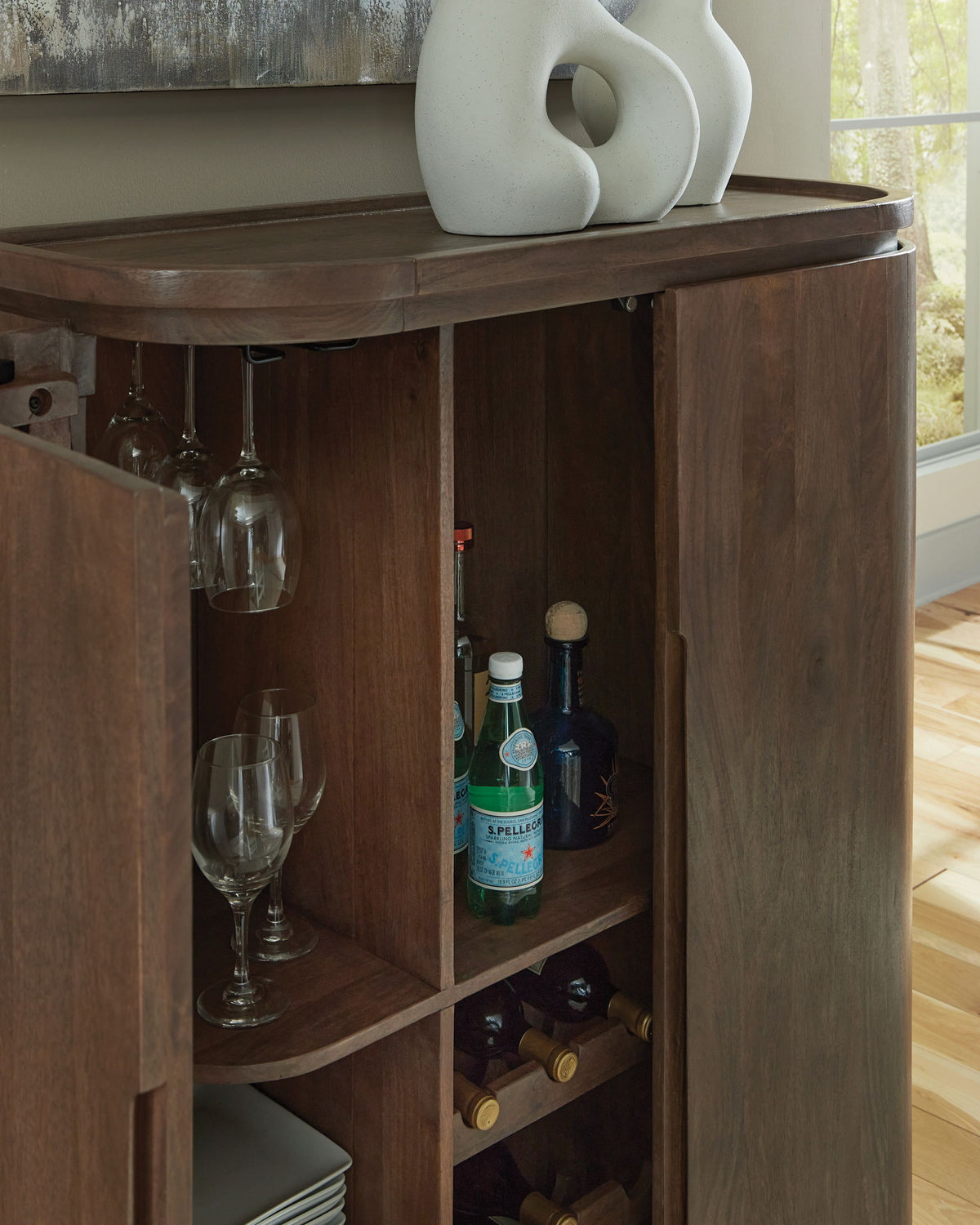 Landermont - Bar Cabinet - Medium Brown — view 6
