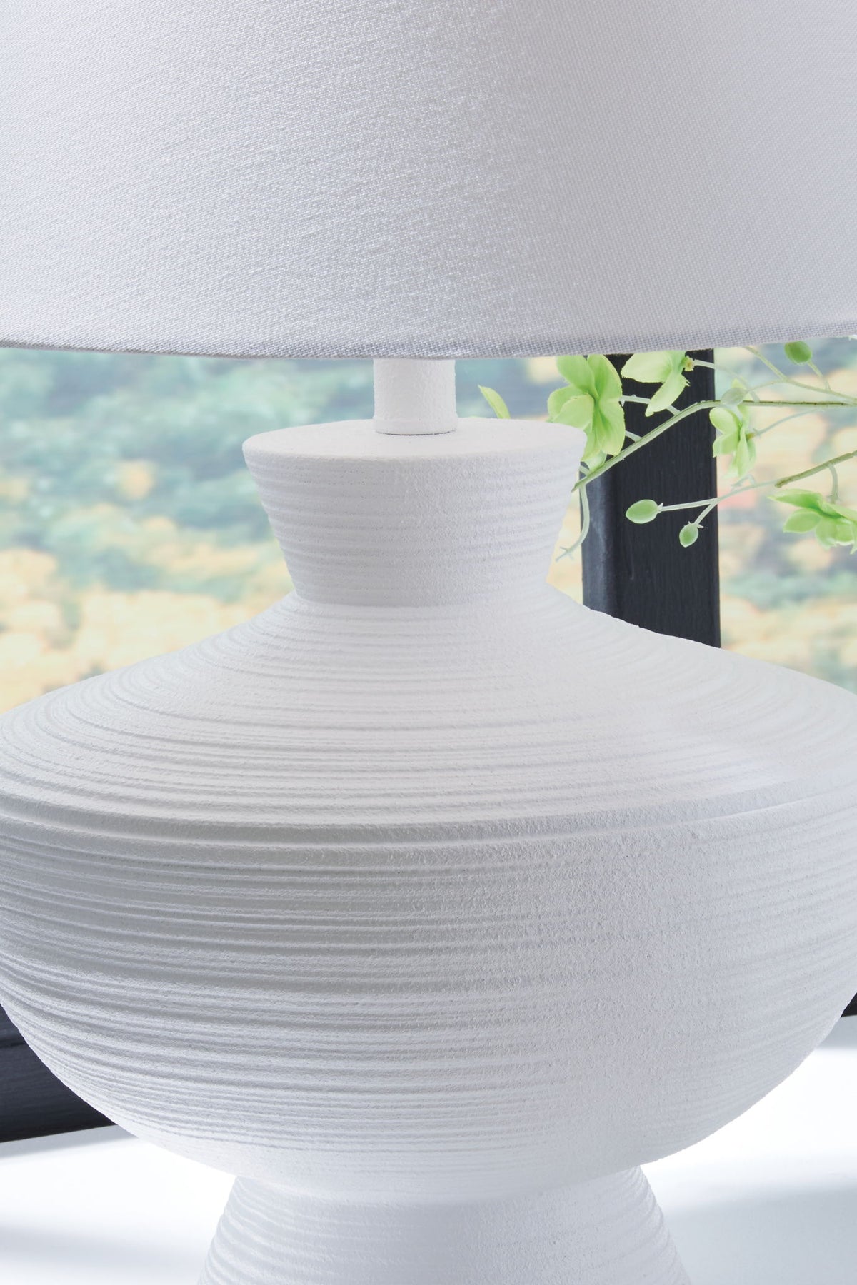 Harelwood - Poly Table Lamp - White — view 3